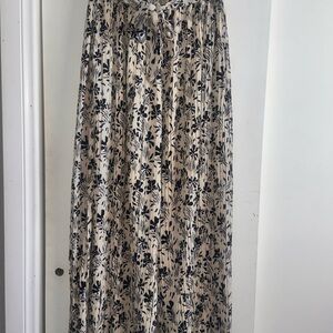 Floral Black and beige pants